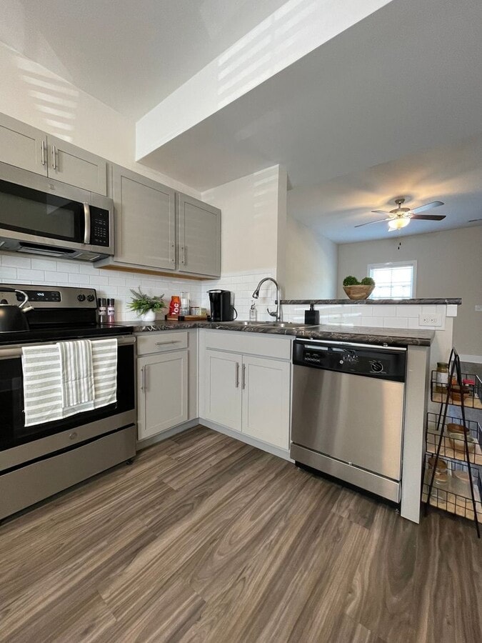 2005 Willow Dr - 2005 Willow Dr