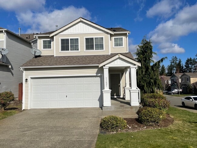 Building Photo - Lovely South Hill Home!