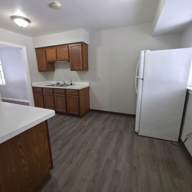 Photo - Single Family Home 2 beds 1 bath Available Now!