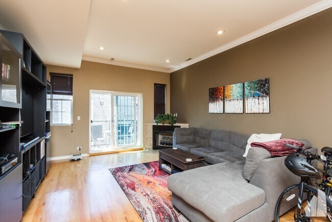 Photo - 3225 W Fullerton Ave Unit 3SC