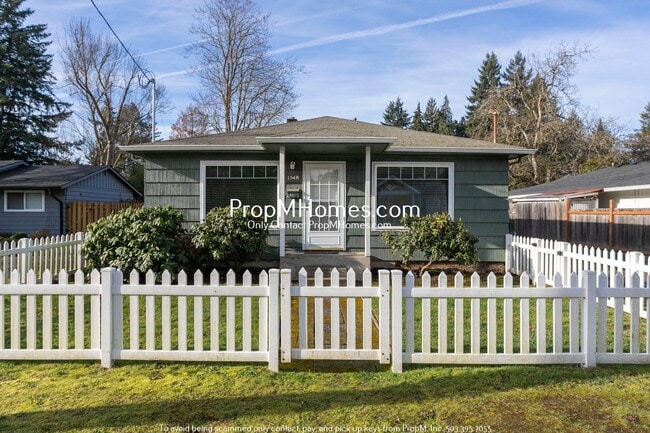 Building Photo - Cozy Two Bedroom Home in Willamette on a Massive Lot!