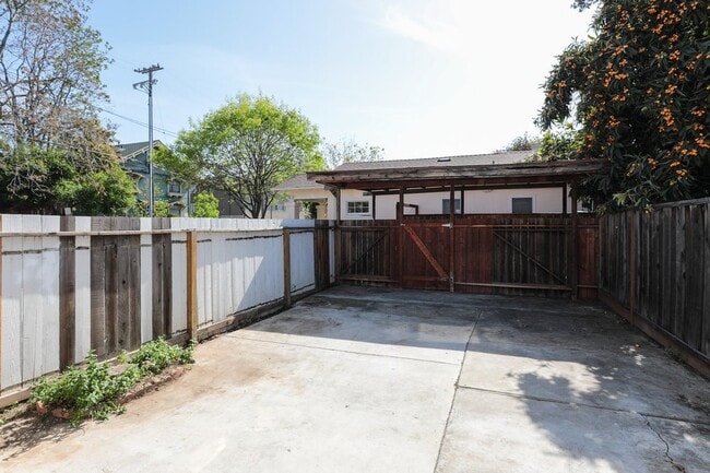 Photo - 499 S 5th St