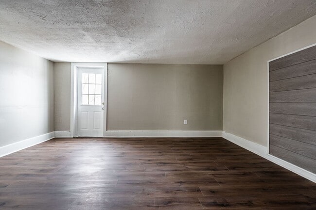 Building Photo - nre512 Unit 512