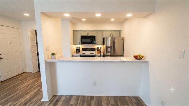Photo - 9813 Walnut St Unit 302