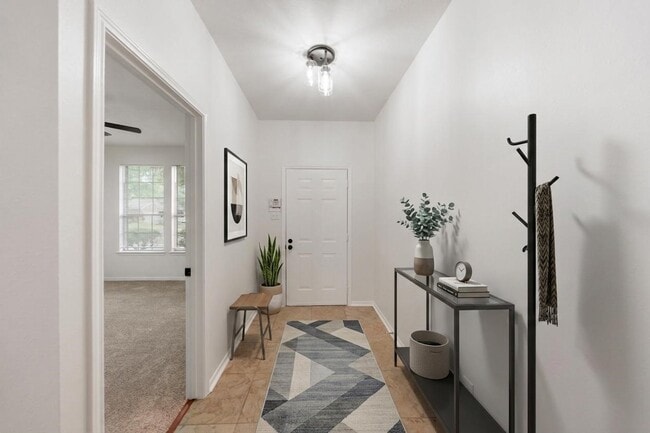 Photo - 923 Shirefield Ln