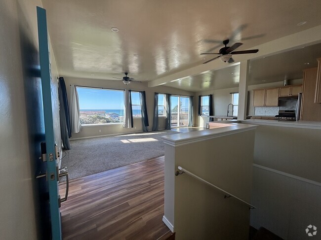 Building Photo - 3298 Ocean Blvd Rental
