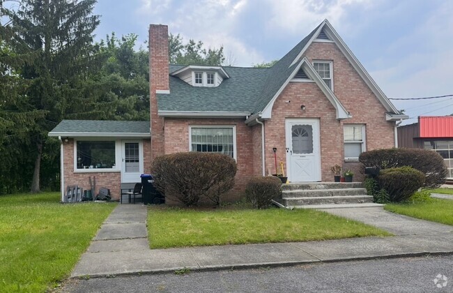 Building Photo - 99 Castle Creek Rd Rental