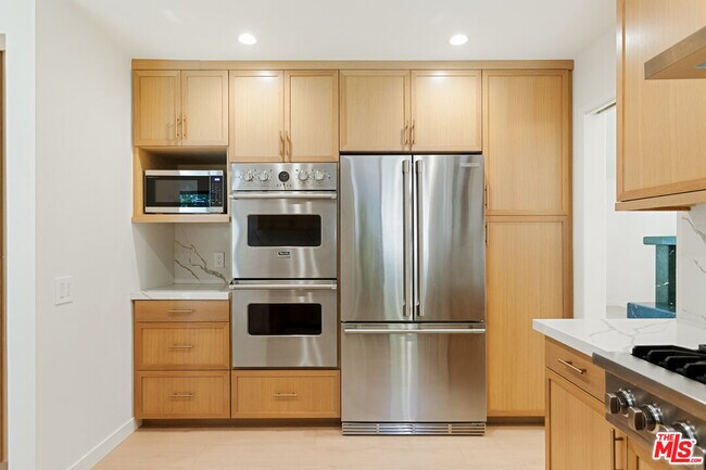 Photo - 4933 Collett Ave