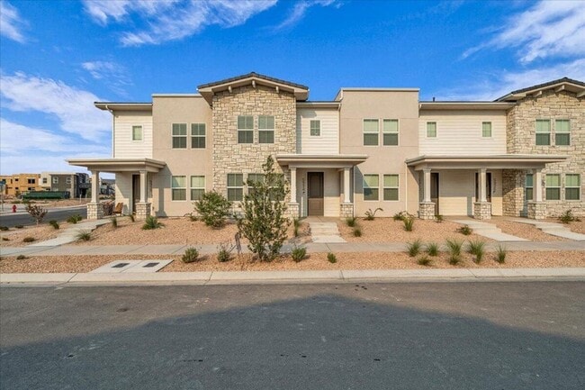 Building Photo - MODERN 3-BEDROOM TOWNHOME IN DESERT COLOR ...
