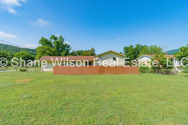 Charming 4-Bedroom Home in Chattanooga with Spacious 1900 Sq Ft Layout – Your Ideal Retreat Awaits!
