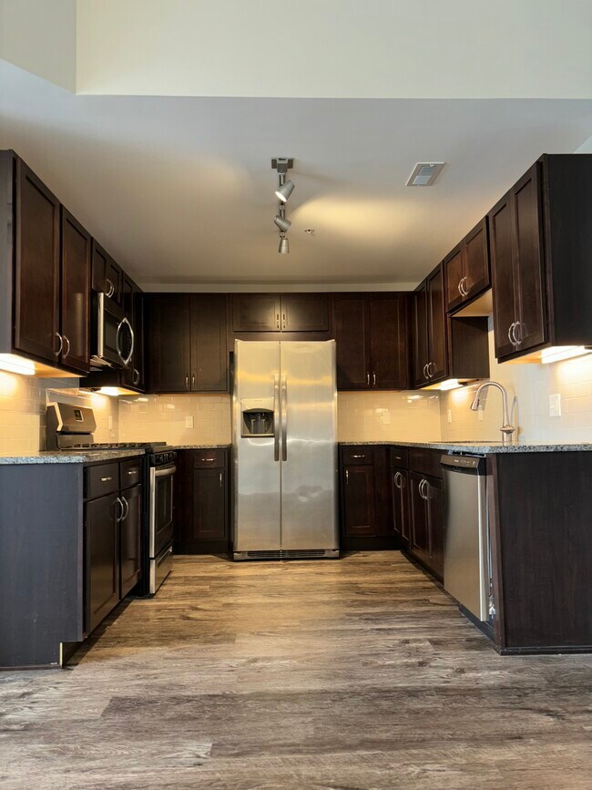 39 E Market St Apartments Unit The Everett Akron, OH