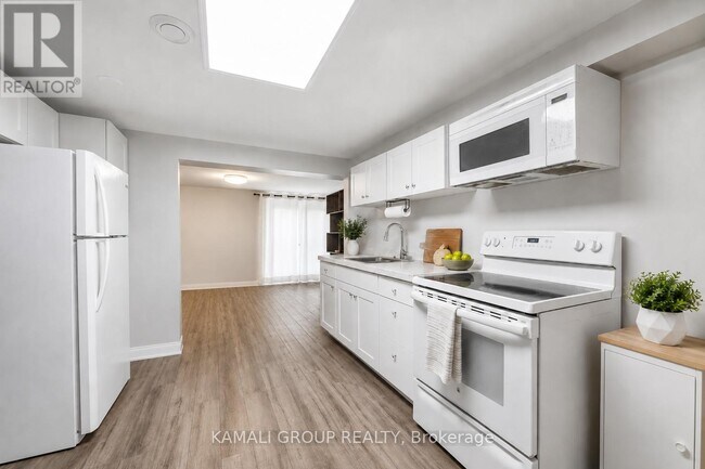 Photo - 580 Capilano Crescent
