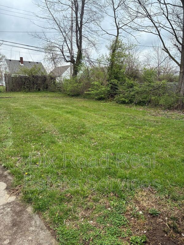 Photo - 729 Cleverly Rd