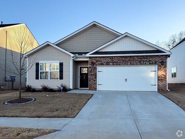 Building Photo - 4 bedroom HOME, with a garage