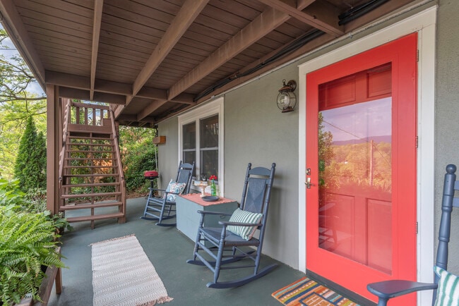 Front porch - 159 Jb Ivey Ln Unit Farmhouse Charmer II