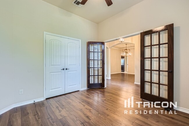 Photo - 1044 Lufkin Ln