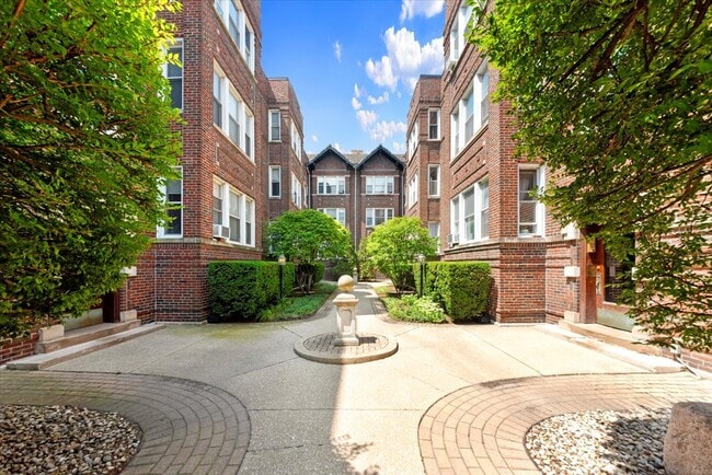 Building Photo - 4862 N Ashland Ave Unit #  03E Rental