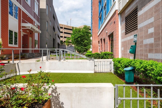 Metro Green Court