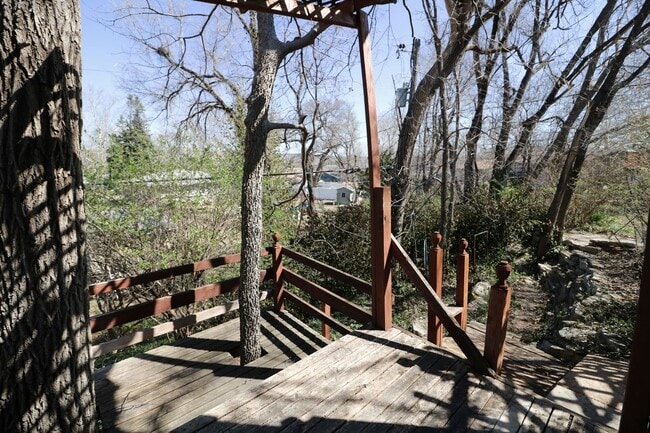 Photo - Amazing 4 bedroom 2 bathroom house located...