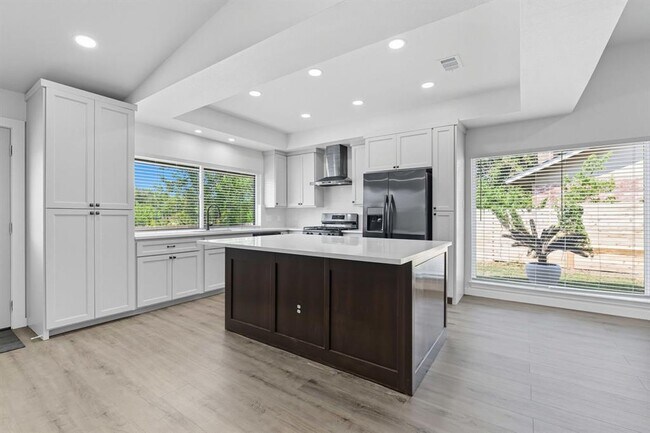 Photo - 5113 Loyola Ln