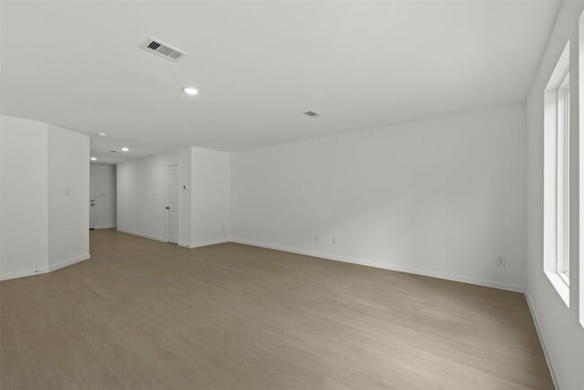 Photo - 1407 Cedar Plns Ct