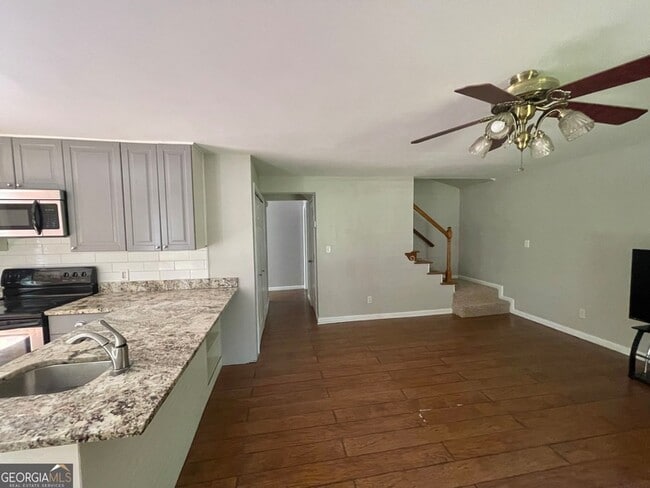 Photo - 61 Clearwater Rd