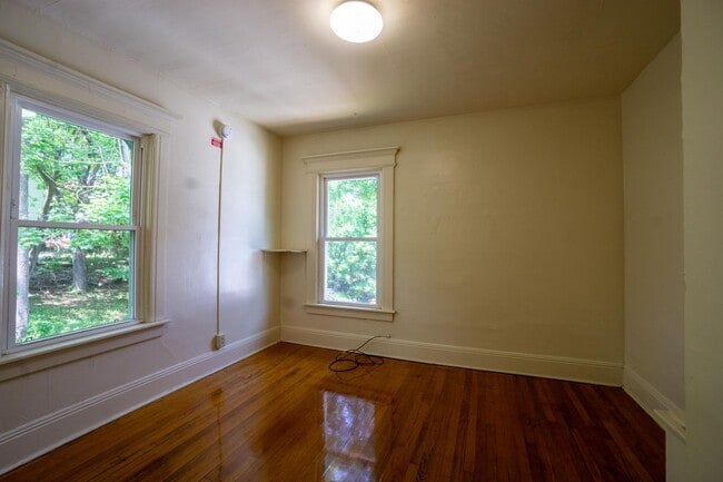 Photo - 960 Lancaster Ave