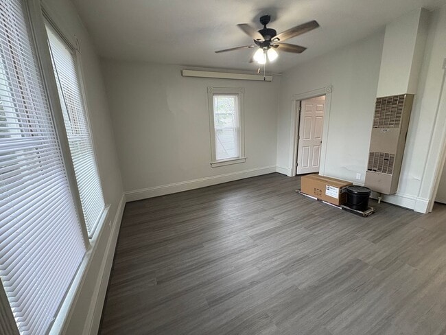 Photo - 545 Balcom St Unit 2