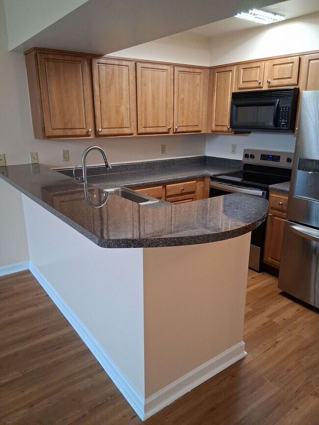 Photo - Laurel Station #307 - 3bed/2bath with awesome views of Laurel Avenue! $3000 monthly rent includes... Unidad 307