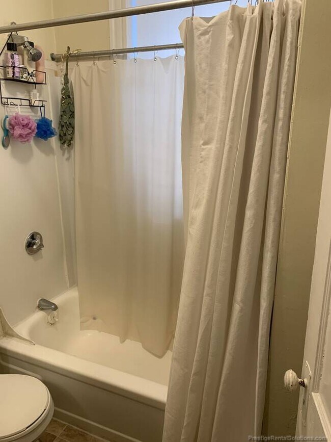 Photo - 153 Kelton St