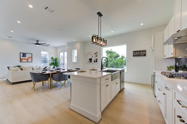 Photo - 2310 Reinerman St