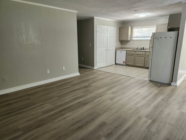 Photo - 2b/1b triplex Unit 207 N 4th St. Apt 3