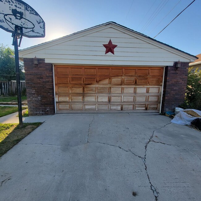 184 W Center St