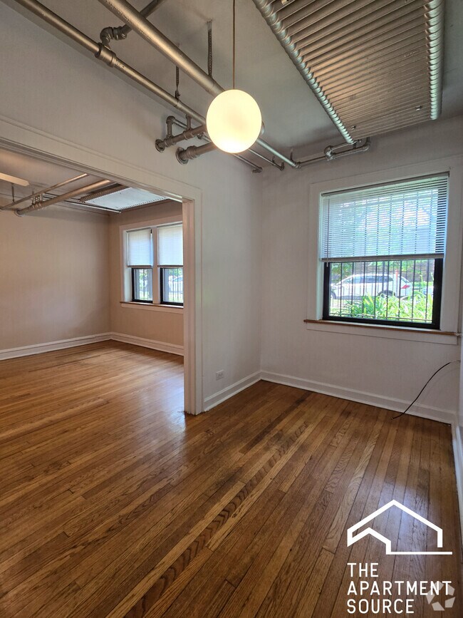 Building Photo - 4527 N Paulina St Rental