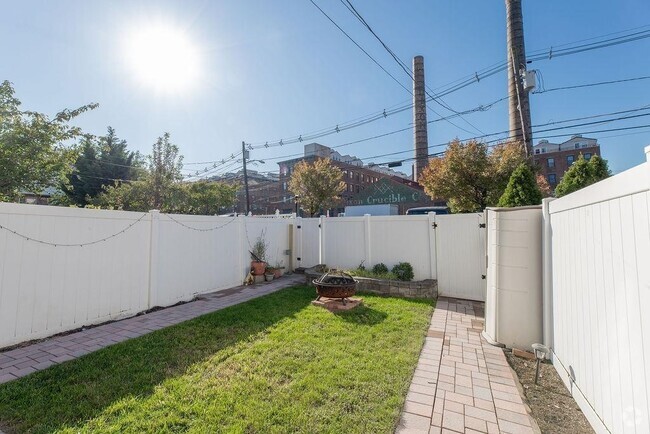 Building Photo - 351 1st St Unit B Rental