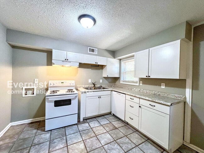 Building Photo - 6335 Southbridge Dr Rental