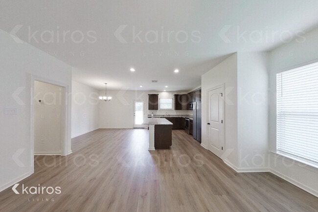 Photo - 114 Teddy Ln