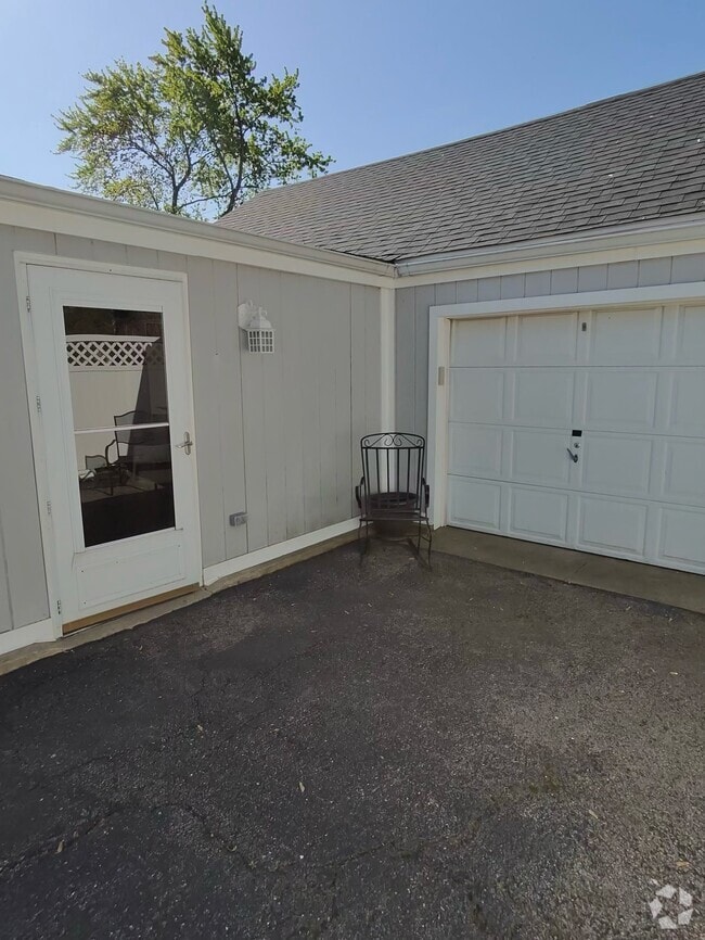 Building Photo - 6505 W 83rd St Rental