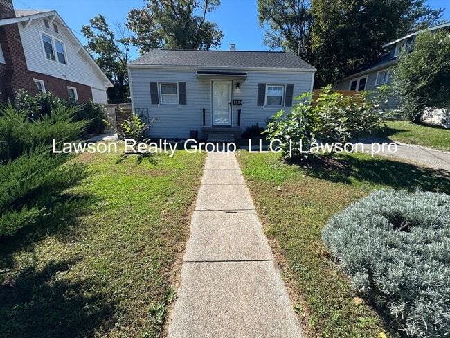 Building Photo - Updated, Cozy Two Bedroom Home in Wasena!