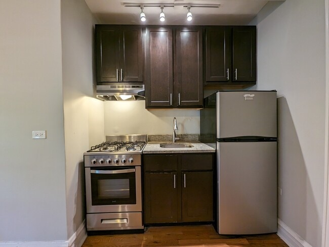 Photo - 4735 N Hermitage Ave Unit 207