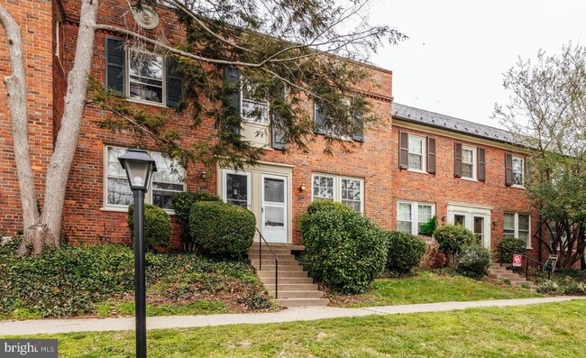 Building Photo - 1401 S Barton St