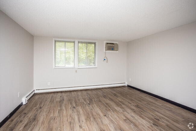 Studio - 475 SF - The Quarters on 9th