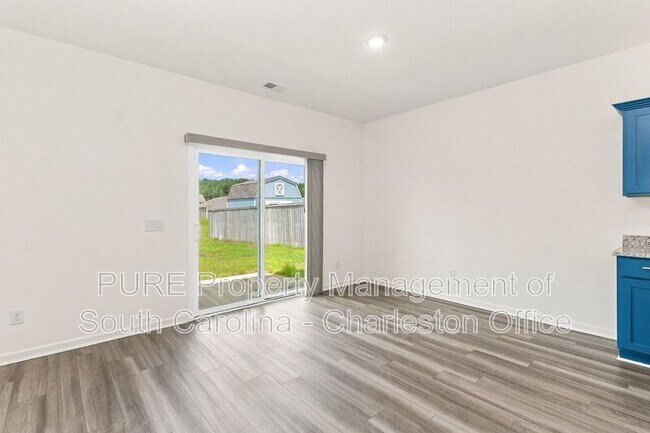 Photo - 484 Pender Woods Dr