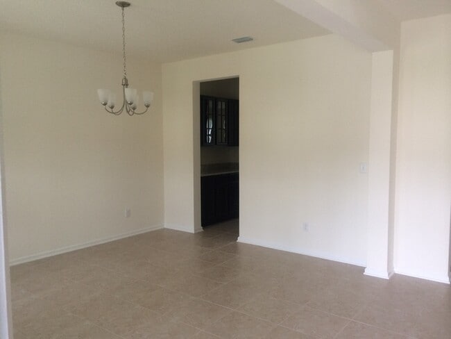 Photo - Spacious 5 Bedroom Home In Durbin Crossing