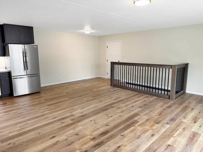 Photo - 119 W Murdock St