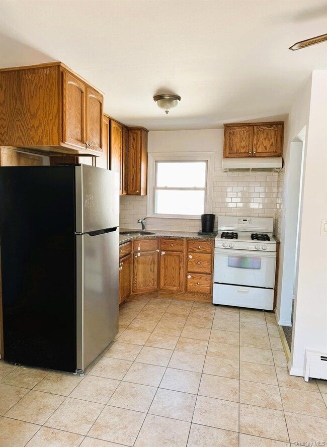 131 Roslyn Rd Unit 1st Floor