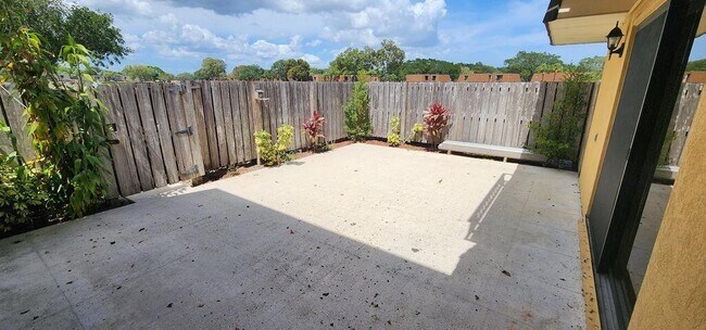 Photo - 913 9th Way