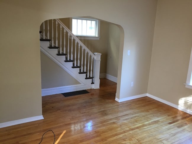 Photo - 926 E 8th St