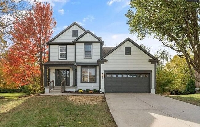 Building Photo - Spacious and Elegant 4 BR 3.5 BA Home in Olathe!