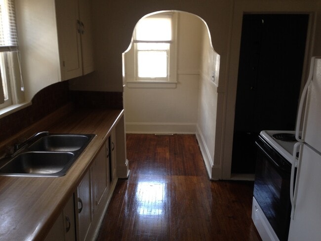 Photo - 3 bed, 1 bath house just steps from Missouri State University